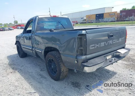 2000 Chevrolet Silverado 1500 из США, поврежденный, VIN 1GCEC14W3YZ303315